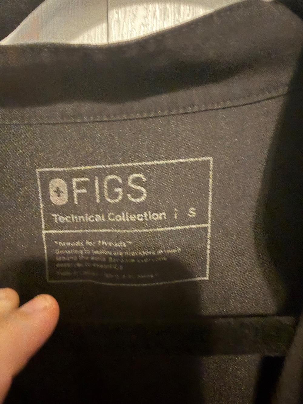 FIGS Technical Collection Rafaela Cap Sleeve - Picture 3 of 5
